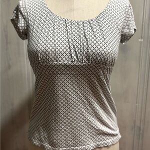 Ann Taylor Black and White Geometric Short Sleeve Top